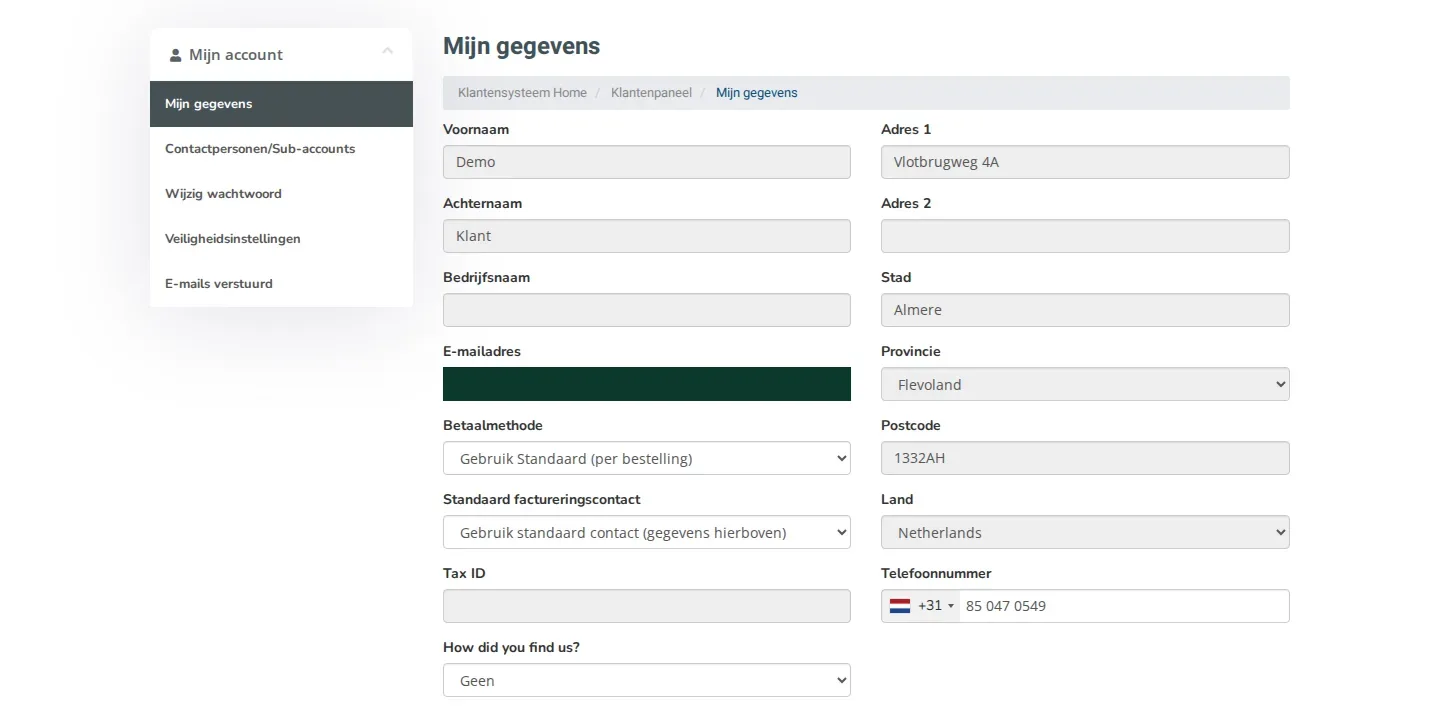 De pagina Mijn gegevens met grijze velden voor je naam, bedrijfsnaam, adres en btw-nummer, en de velden die je zelf kunt aanpassen, zoals je telefoonnummer en de standaard betaalmethode.