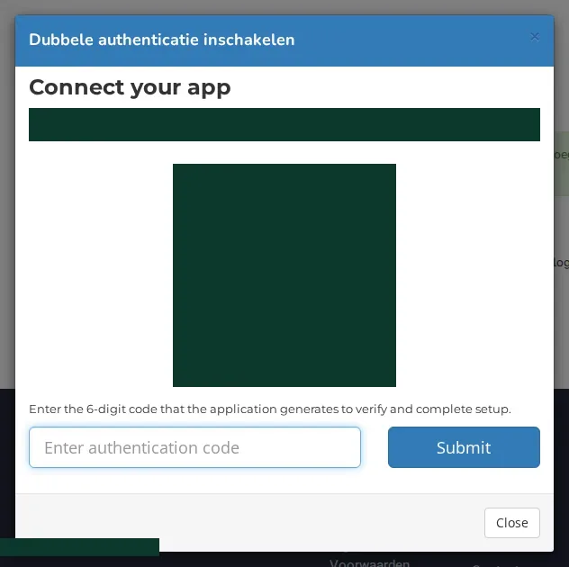 Het venster Connect your app met de QR-code, de handmatige code (afgeschermd), het veld Enter authentication code en de knop Submit.